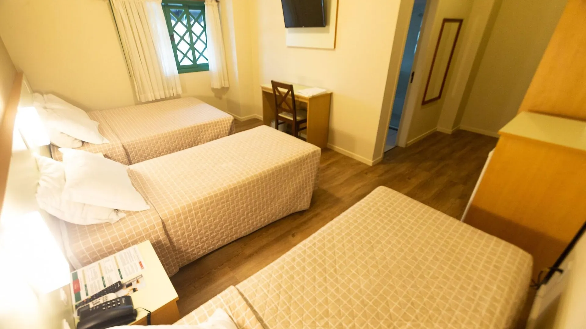 Bristol Sabrina Hotel De Charme جوينفيل 3*,