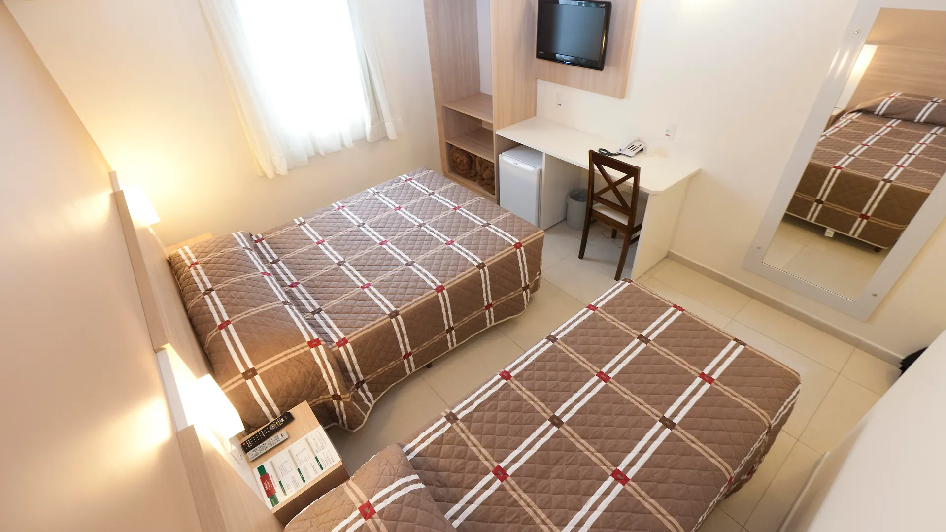 Bristol Sabrina Hotel De Charme جوينفيل 3*,